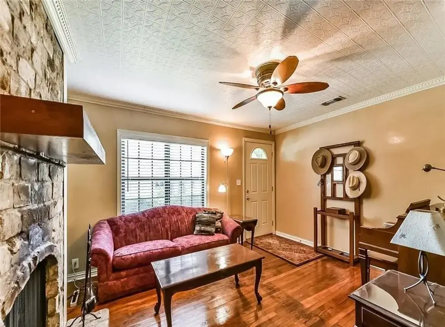 505 N Walnut Avenue, Eagle Lake, TX 77434 - Image #3