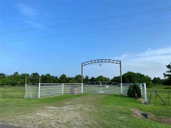 4374 Belton Ln Ext, Anahuac, TX 77514