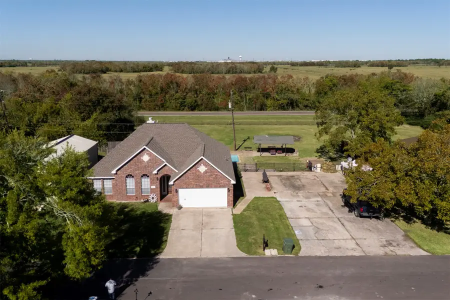 8015 Bayview Drive, Beach City, TX 77523 - Image #2