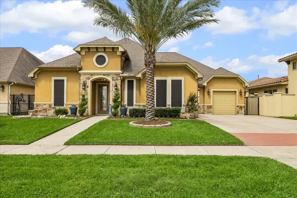 628 Appia Drive, Kemah, TX 77565