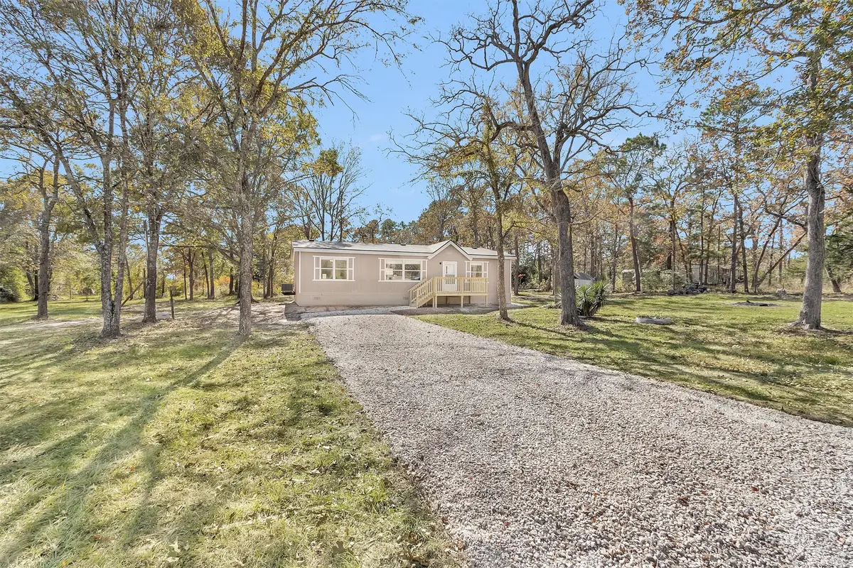 32 E Lake Road, Huntsville, TX 77320 - Image #1