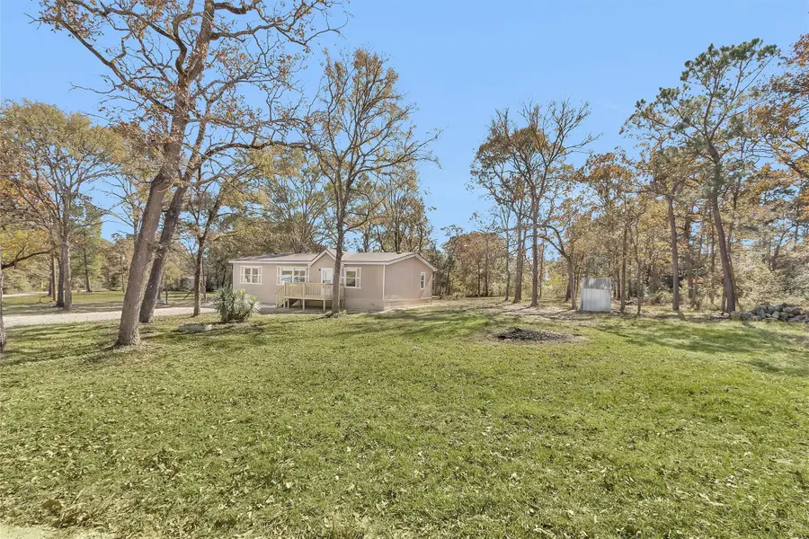 32 E Lake Road, Huntsville, TX 77320 - Image #2