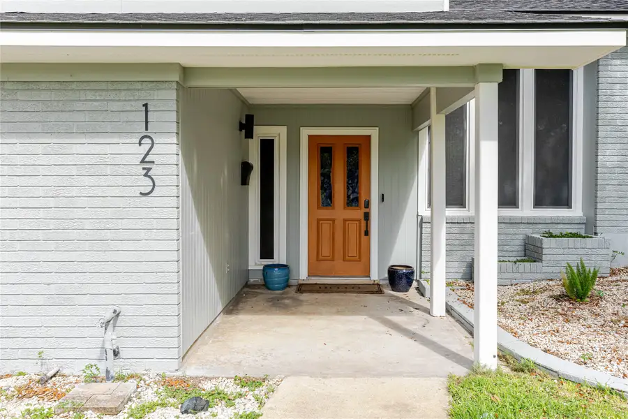 123 S Cedar Street, Lake Jackson, TX 77566 - #2