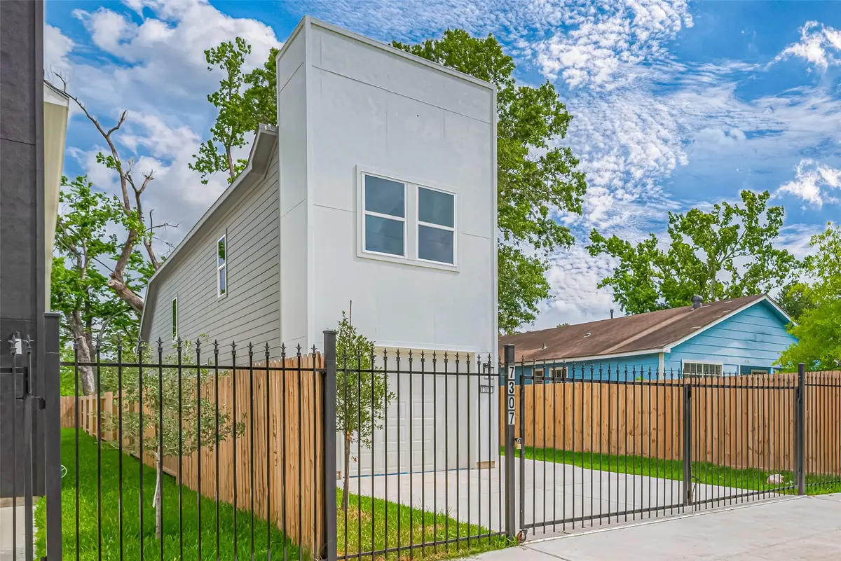 7307 W Knoll Street, Houston, TX 77028 - #1