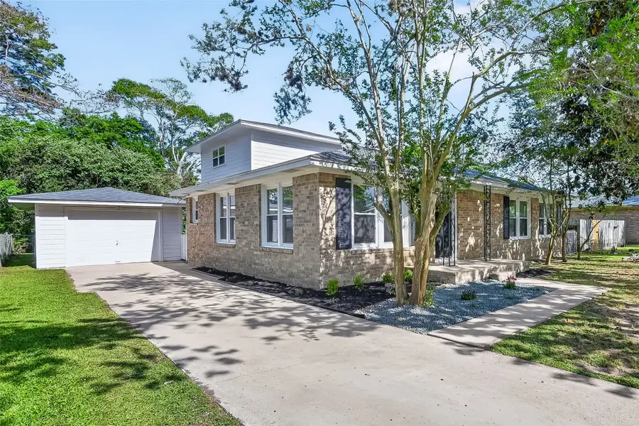 729 Loggins Drive, West Columbia, TX 77486 - #2