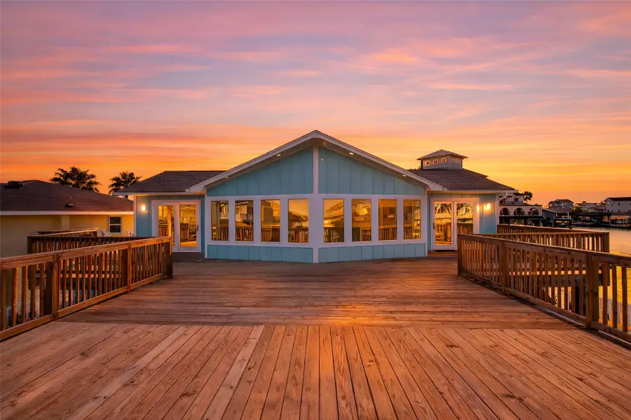 1326 Hawaii Drive, Tiki Island, TX 77554 - #2