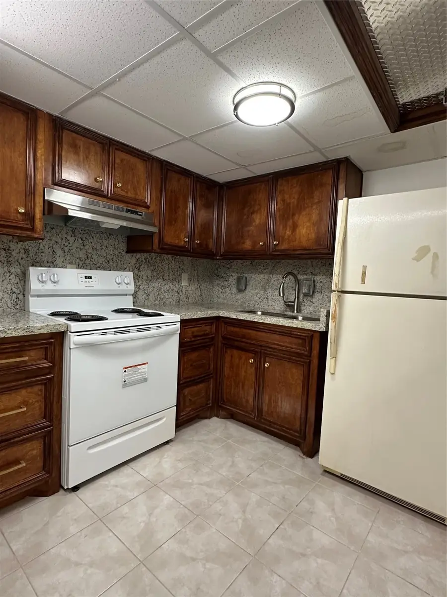 8250 Park Place Boulevard #303, Houston, TX 77017 - Image #3