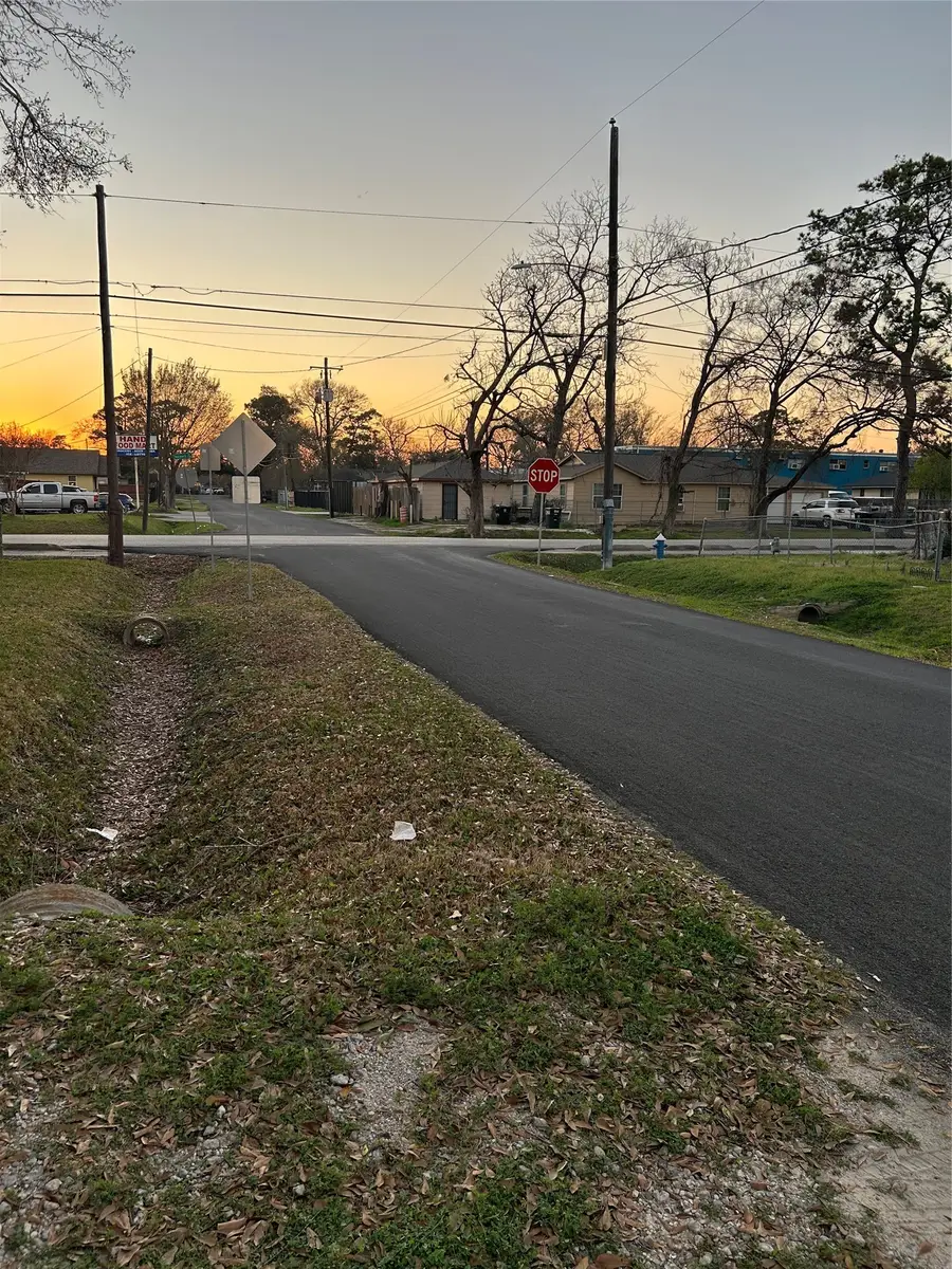 604 Yorkshire Street, Houston, TX 77022 - #3