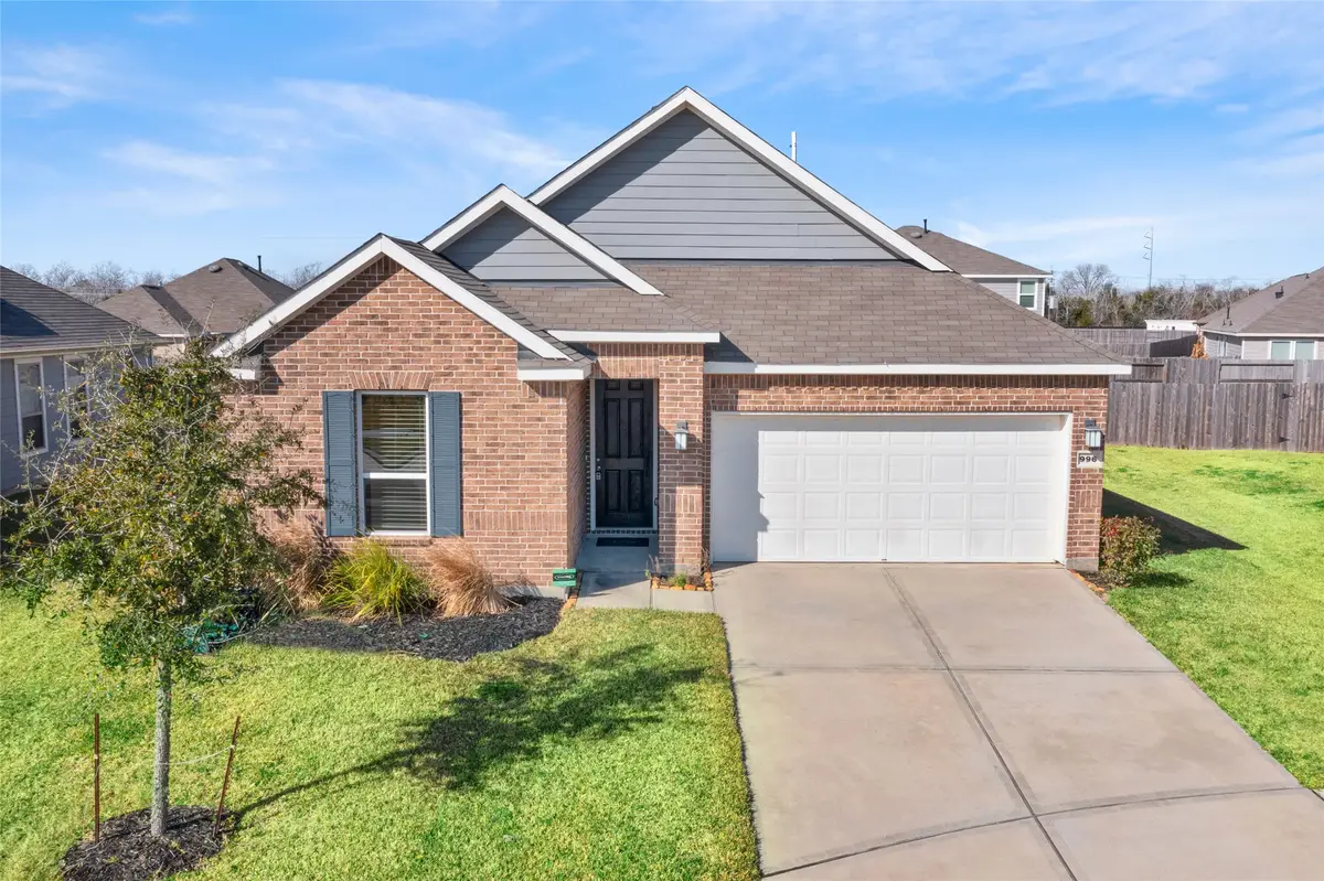 996 Camellia Hills Lane, La Marque, TX 77568 - Image #1