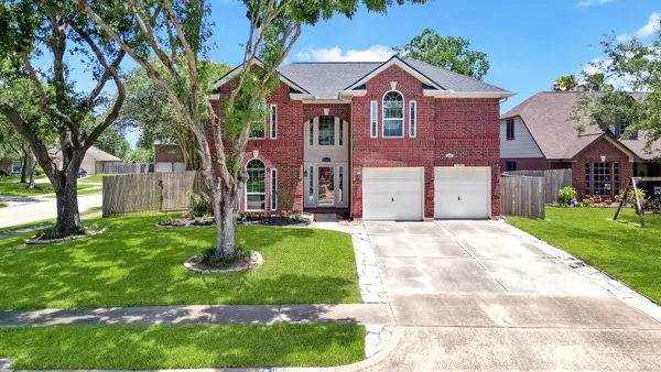 16003 Salton Point Drive, Friendswood, TX 77546