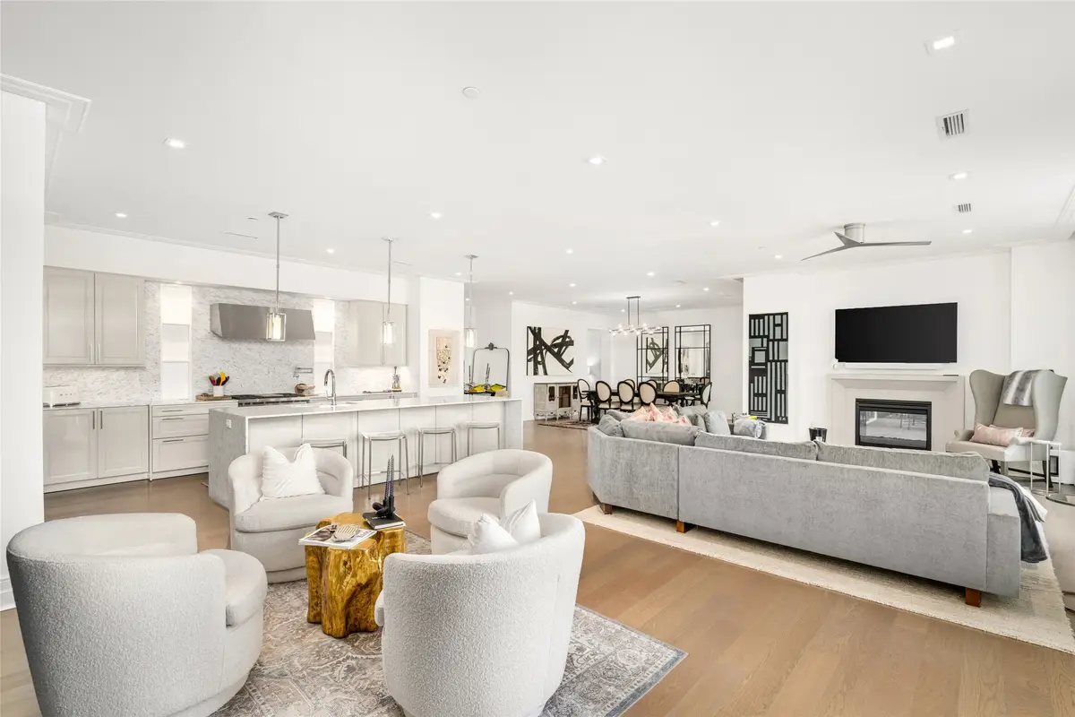 6017 Memorial #202, Houston, TX 77007 - Image #1