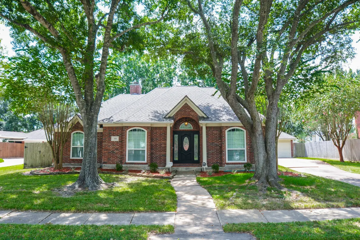 705 Eagle Lakes Drive, Friendswood, TX 77546 - #1