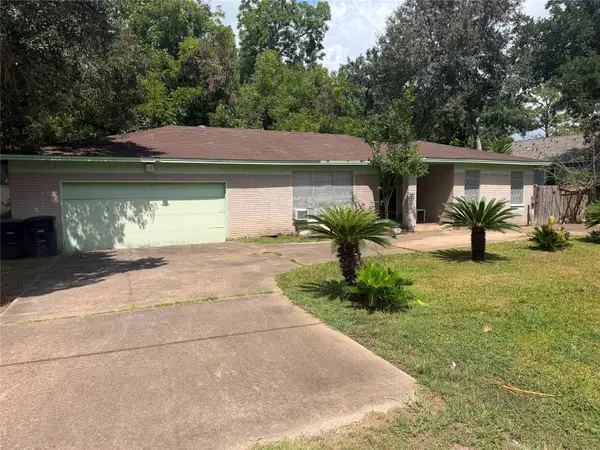 1714 W Sealy Street, Alvin, TX 77511