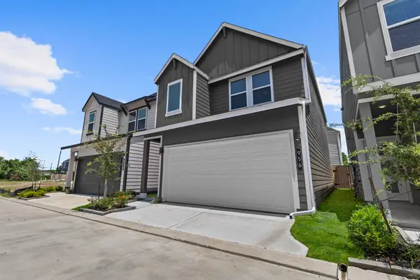 956 Green Vines Lane, Houston, TX 77091