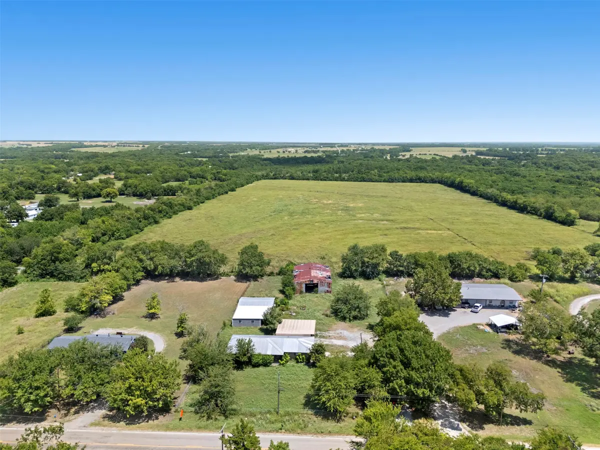 704 E Grand Street, Whitewright, TX 75491 - #1