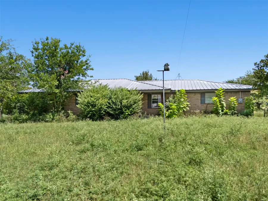 704 E Grand Street, Whitewright, TX 75491 - #3