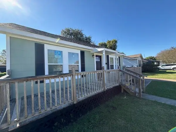 3125 South Drive, Groves, TX 77619