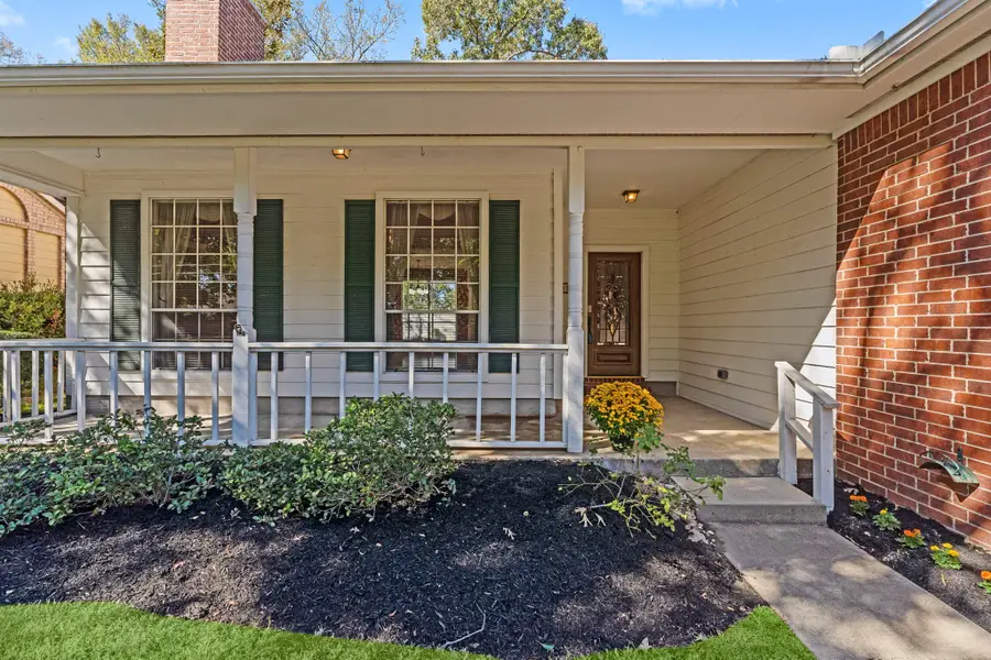 399 Rolling Hills Drive, Conroe, TX 77304 - Image #2