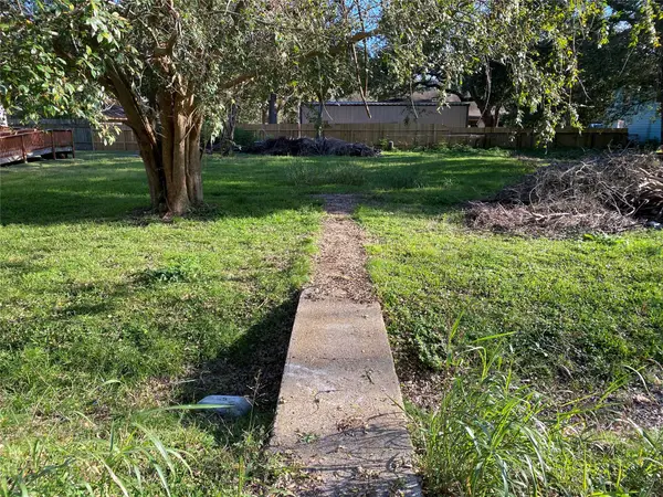 913 Chesnut Street, La Marque, TX 77568