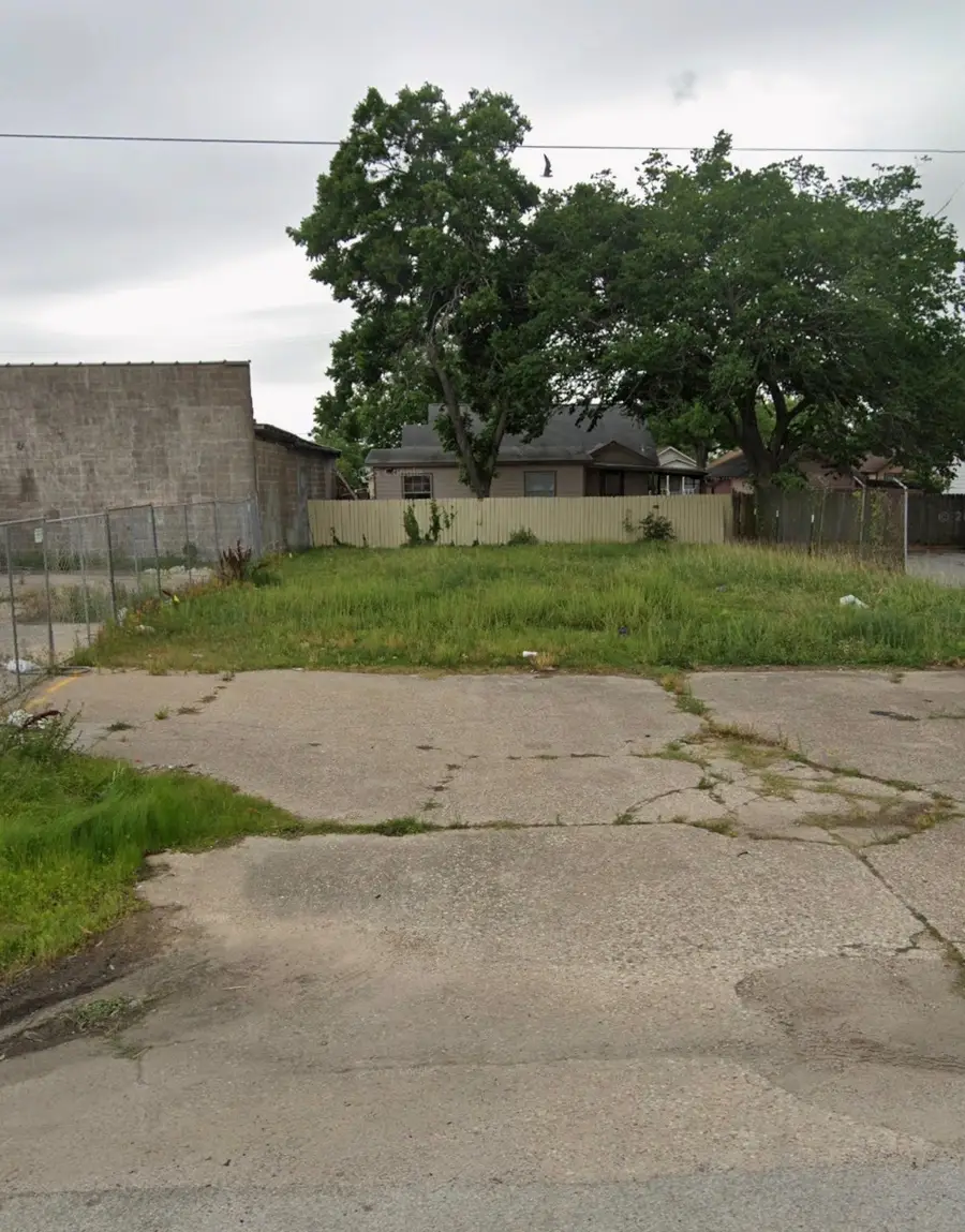 1333 S Airhart Drive, Baytown, TX 77520 - #2