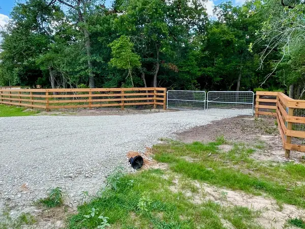 9226 Stetson Drive, Normangee, TX 77871
