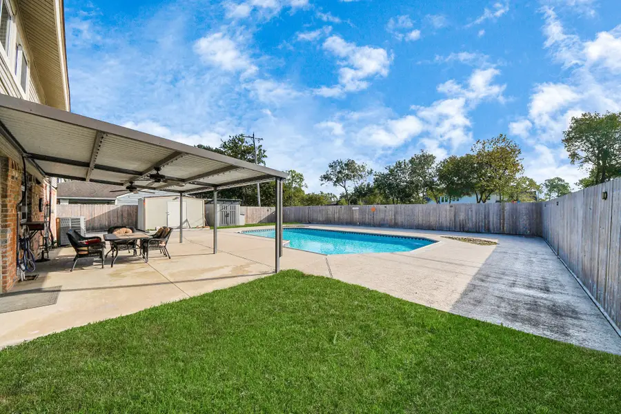 601 E Castle Harbour Drive, Friendswood, TX 77546 - Image #2