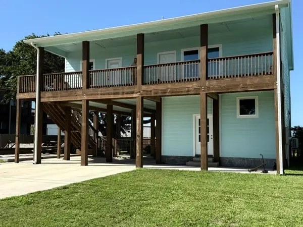146 Port Avenue, Rockport, TX 78382