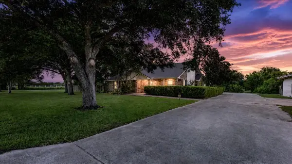 17202 N Main Street, Alvin, TX 77511