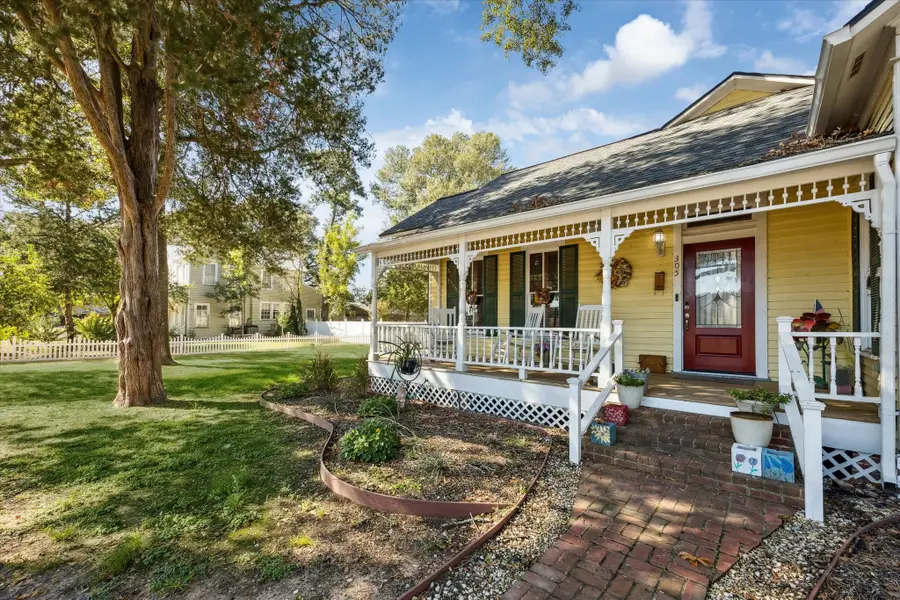 305 Hardeman Street, Sealy, TX 77474 - Image #3