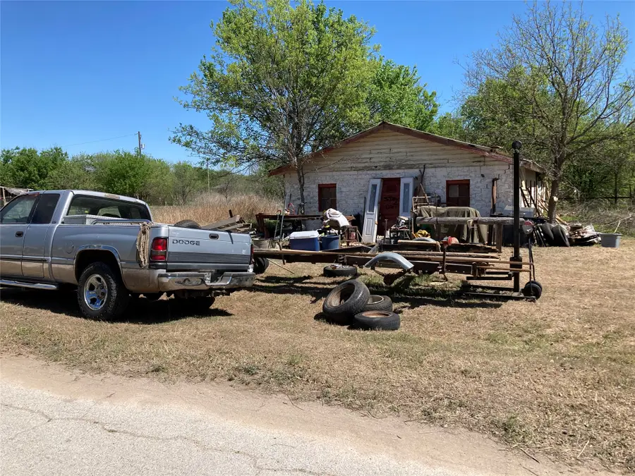 205 S Prairie Avenue, Petrolia, TX 76377 - #3