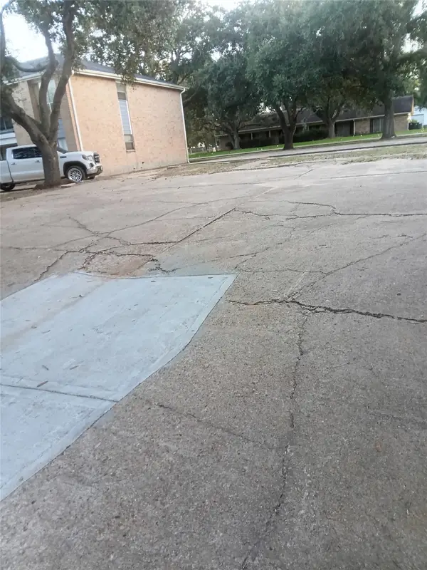 1004 Gunnison Street, Sealy, TX 77474