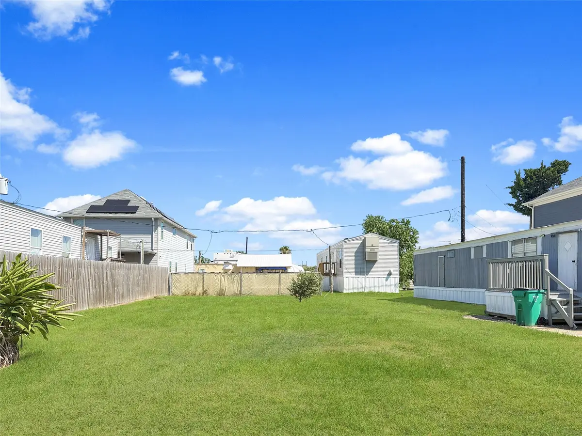 143 Egret Canal S, Baytown, TX 77523 - #1