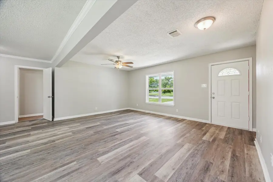 210 Laurel Street, Lake Jackson, TX 77566 - Image #2