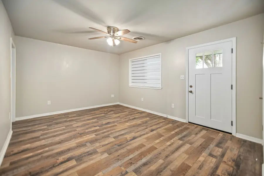 1105 W Saint Louis Avenue, Seadrift, TX 77983 - #3