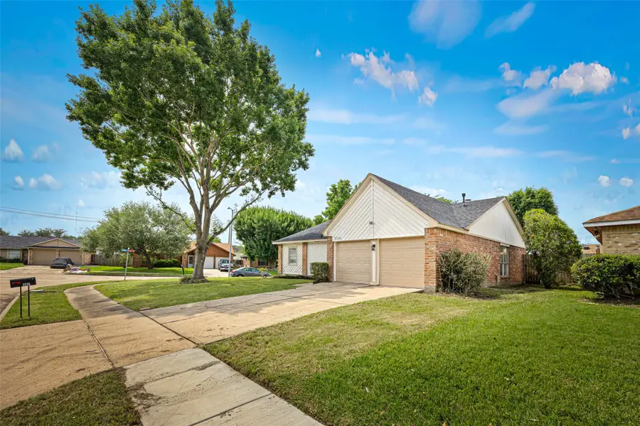 2026 Lazy Lane, Missouri City, TX 77489 - #2