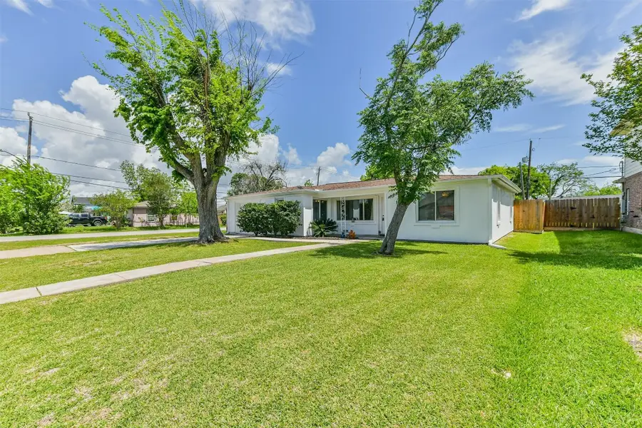 332 N 7th Street, La Porte, TX 77571 - #3