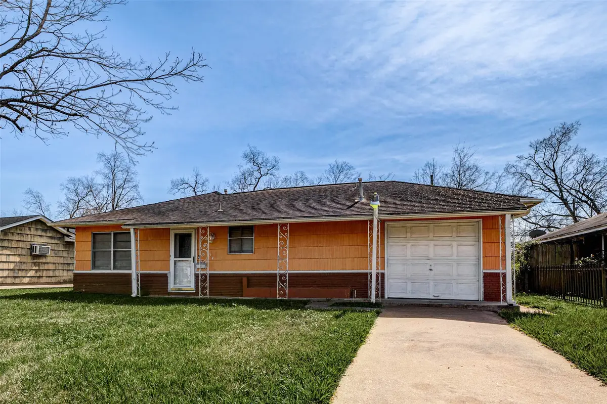 5934 Longmeadow Street, Houston, TX 77033 - #1