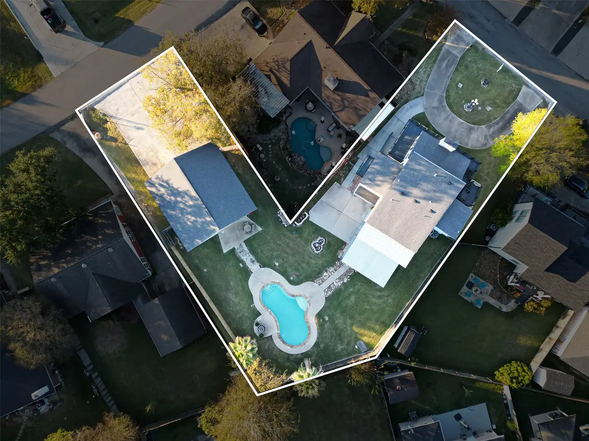 805 Lake View Drive, Montgomery, TX 77356 - Image #1