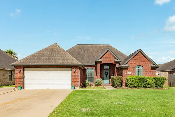 138 Dove Trail, Richwood, TX 77531