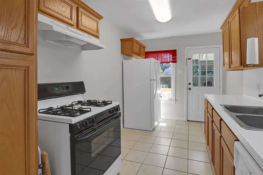 702 Parkway Street, Baytown, TX 77520 - #2