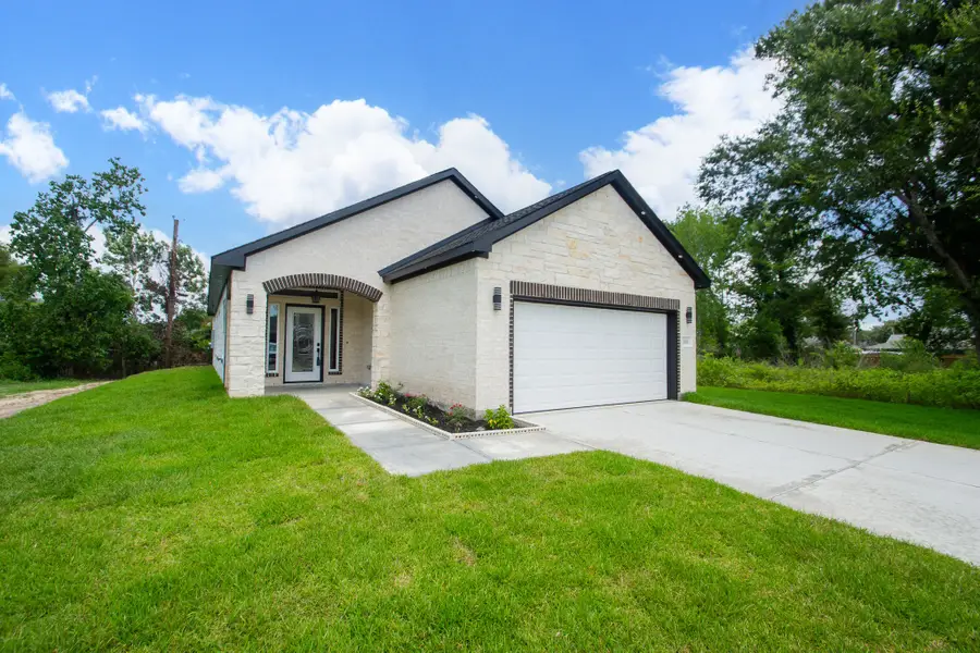 423 Manor Avenue, Arcola, TX 77583 - #2