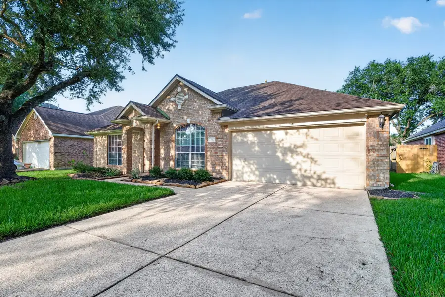 827 N Wellsford Drive, Pearland, TX 77584 - #2
