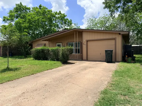 211 N Simpson Street, Yorktown, TX 78146