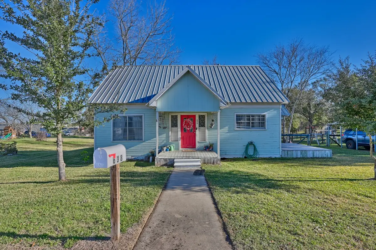 638 W Fisher Street, Bellville, TX 77418 - #1