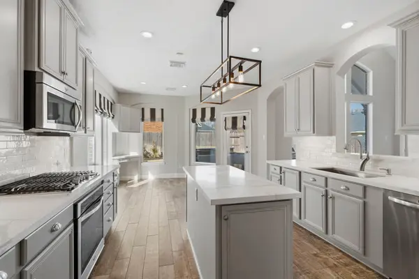 8833 Snowy Owl Loop, Missouri City, TX 77459