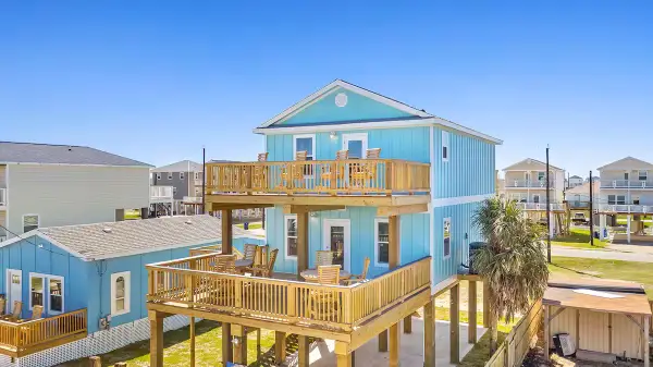 145 Howard Avenue, Surfside Beach, TX 77541