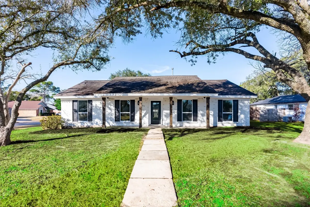 402 W Castle Harbour Drive, Friendswood, TX 77546 - #1