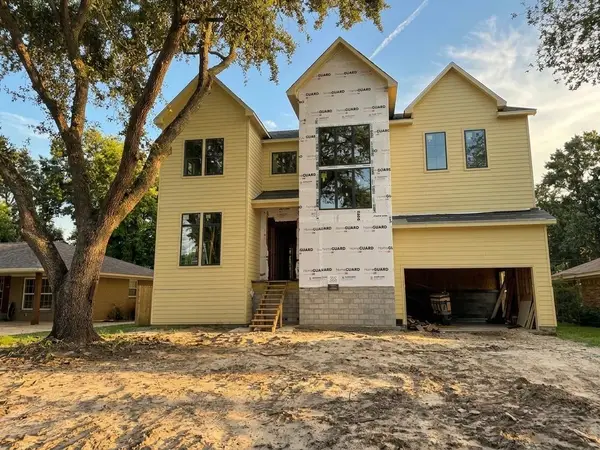 2211 Stonecrest Drive, Houston, TX 77018