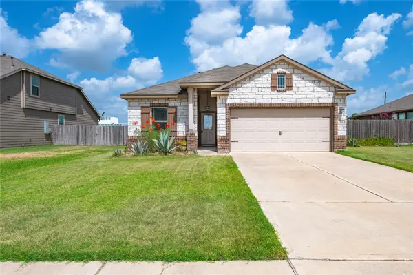 211 White Wing Lane, Sealy, TX 77474