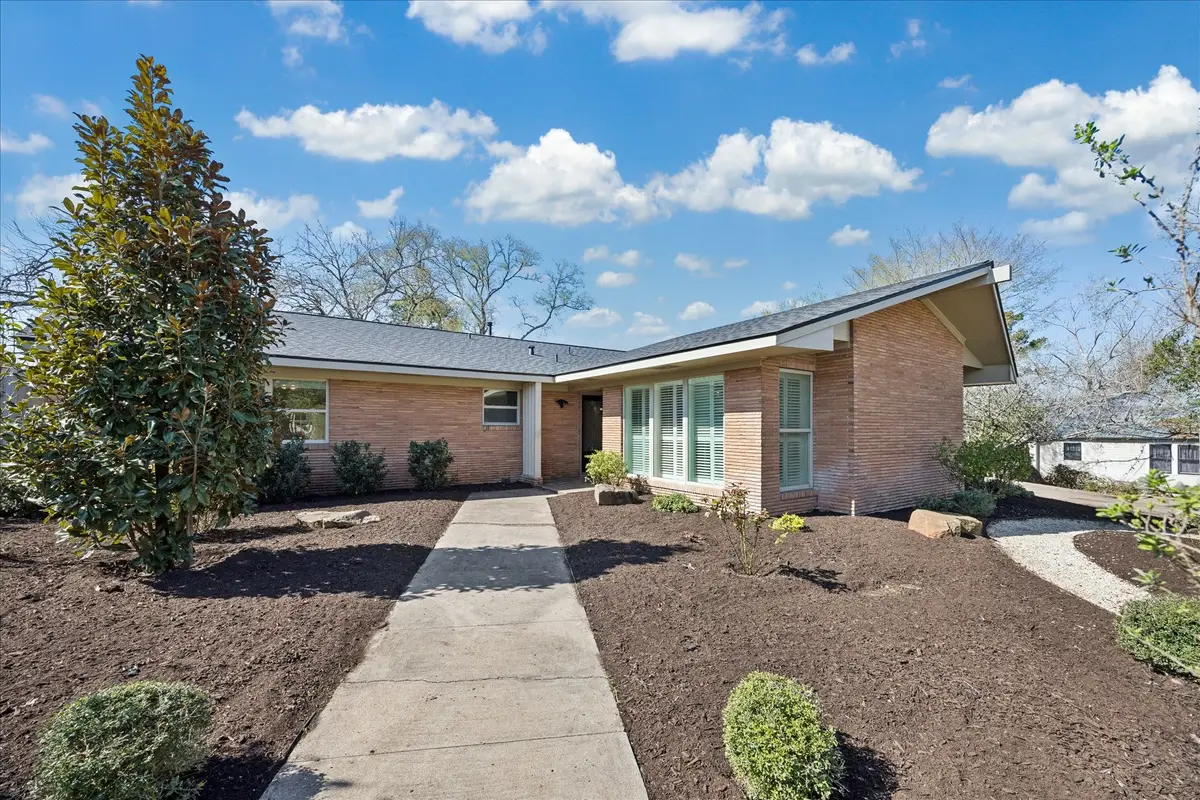 523 E O'bryant Street, Bellville, TX 77418 - #1